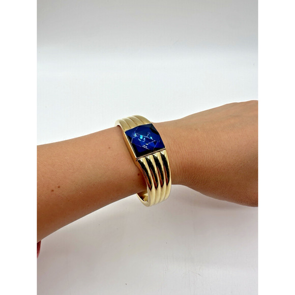 Gruen GR7425 Vintage Gold Tone Hinged Bangle Watch Blue Faceted Dial main image 8
